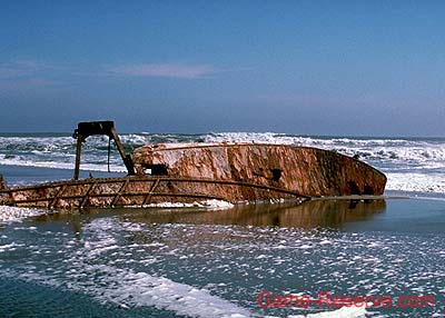 namibia_skeleton_coast_wreck_da